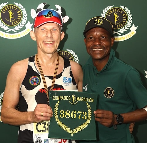 COMS0293-AxelRittershaus-Ludwick-Mamabolo green number 2024 Comrades crop small Axel Rittershaus Green Number Comrades Ultra Marathon 2024